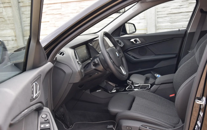 BMW Seria 1 cena 135950 przebieg: 5000, rok produkcji 2023 z Kunów małe 106
